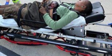 İstanbuldan Mançesterə uçan təyyarədə körpə doğuldu – FOTO