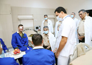 9642 1977 Müdafiə naziri hərbi hospitalda müalicə alan yaralılarla görüşdü – FOTO/VİDEO