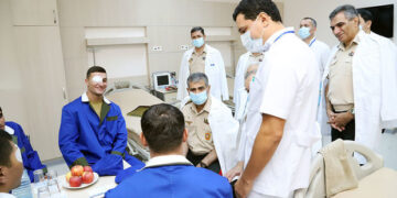 9642 1977 Müdafiə naziri hərbi hospitalda müalicə alan yaralılarla görüşdü – FOTO/VİDEO
