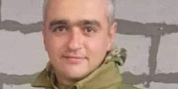 Aqrar Sığorta Müştərək Sığorta Şirkəti” ASC-nin Cəlilabad rayonunda filialının açılışı olub Aqrar Sığorta Müştərək Sığorta Şirkəti bölgələrimizdə filialların açılışını davam etdirir.  “Report”un Muğan bürosunun məlumatına görə, bu günə qədər 1651 qısa nömrəsi və qurumla əməkdaşlıq edən sığorta şirkətlərinin filialları vasitəsilə bölgələrdən müraciətləri qəbul edən şirkət bununla da fermerlərin sığorta xidmətlərindən istifadəsini daha da asanlaşdırıb. Lənkəran-Astara iqtisadi rayonunu əhatə edəcək filial Cəlilabad şəhərində fəaliyyətə başlayıb.  Açılış mərasimində Aqrar Sığorta Fondu İdarə heyətinin sədri Fuad Sadıqov, Cəlilabad Rayon İcra Hakimiyyətinin rəsmiləri, Lənkəran-Astara iqtisadi rayonu DAİM-lərinin nümayəndələri, Fondla əməkdaşlıq edən sığorta şirkətlərinin təmsilçiləri və yerli fermerlər iştirak ediblər. Qeyd edək ki, ölkənin cənubunda yerləşən bu iqtisadi rayona Cəlilabad, Astara, Lerik, Lənkəran, Masallı, Yardımlı inzibati rayonları daxildir.  Kənd təsərrüfatında faraş tərəvəzçilik, kartofçuluq, üzümçülük, taxılçılıq üstünlük təşkil edir. İqtisadi rayon mühüm sitrus meyvəçiliyi rayonudur. Gəlirlərini qorumaq, fəaliyyətlərininin dayanıqlılığını təmin etmək məqsədilə aqrar sığorta xidmətlərindən istifadə edən fermerlərin sayı günbəgün artır.  Cəlilabad şəhərinin mərkəzində bütün fermerlərin rahat gəlib-gedəcəyi ünvanda açılan filial fermerlərə daha yaxın olmaq, yerlərdə onların tələb və təkliflərini dinləmək, müstəqil ekspertlərlə daha sıx və oprerativ əməkdaşlıq etmək imkanı yaradacaq.