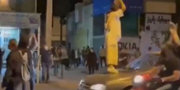 Şirazlı gənclər “diktatora ölüm olsun” şüarı ilə küçələrə axışdılar – VİDEO