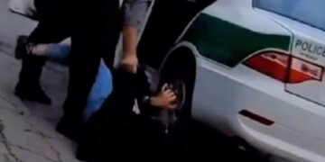 Urmiyada məktəbli qız hicabını açdığı üçün vəhşicəsinə döyüldü – FOTO