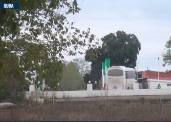 Sərnişinlərin həyatlarını heçə sayan avtobus sürücüləri: Şirkət cəza tədbirlərinə məhəl qoymur – VİDEO