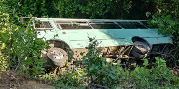 Gəncədə avtobus qəzaya uğradı – Yaralılar var