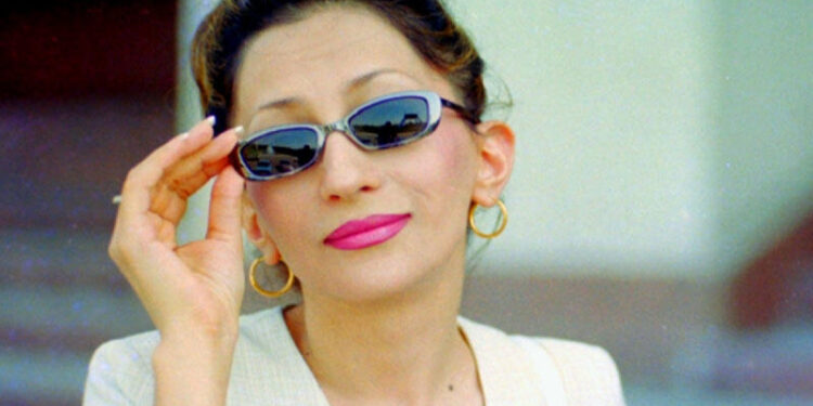 Özündən on beş yaş kiçik oğlanla ailə qurdu, bir gecədə məşhurlaşdı – Xalq artisti haqqında bilmədiklərimiz…