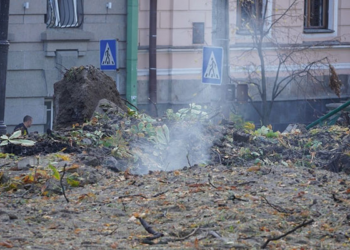 Kiyevə atılan raketlər yaşayış evlərinə düşdü – Yenilənib