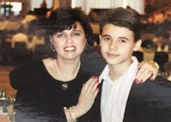 Emin anası ilə fotolarını paylaşdı