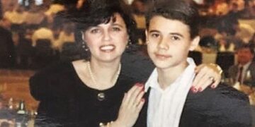 Emin anası ilə fotolarını paylaşdı