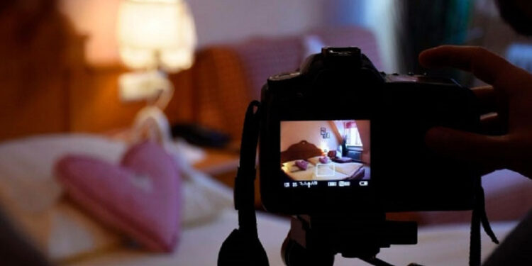 İntim görüntüləri yayılan ədliyyə mayoru işdən çıxarıldı – FOTO