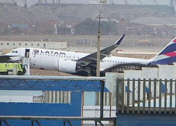 Təyyarə yük maşını ilə toqquşdu – 2 nəfər öldü