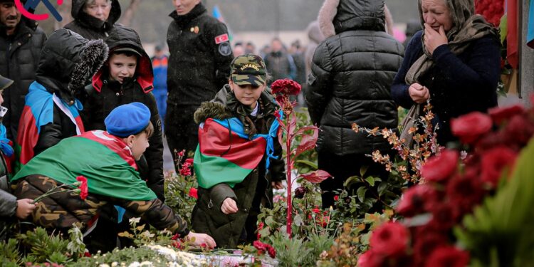 Xalq zəfəri borclu olduğumuz qəhrəmanları anır… – Fotolar