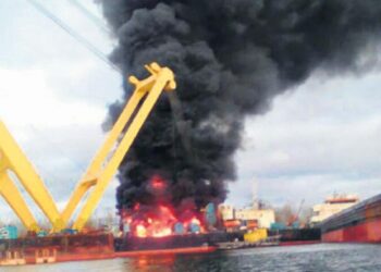 Ruslar türk gəmisini vurdu: Hər an bata bilər