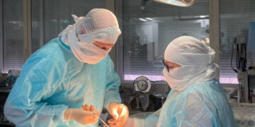 Rusiyada 12 yaşlı qızın mədəsindən nəhəng saç topası çıxdı – FOTO