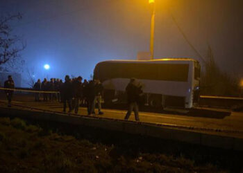 Türkiyədə polis avtomobilinə hücum, yaralılar var – Video