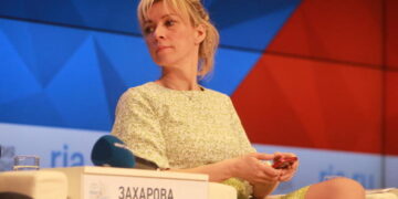 Zaxarova erməni jurnalistə qəzəbləndi: “Bu sualı özünüzə verin”