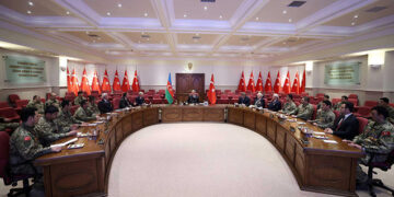 Hulusi Akar Qarabağ qazilərini qəbul etdi – Fotolar