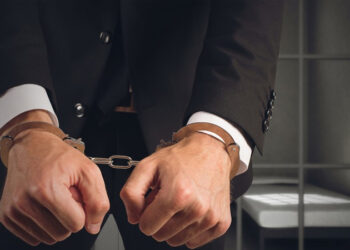 Müstəntiq rüşvətə görə həbs edildi (FOTO)