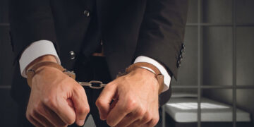 Müstəntiq rüşvətə görə həbs edildi (FOTO)