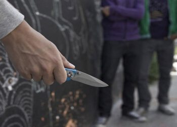 Qıza görə həm tanışını, həm özünü bıçaqladı