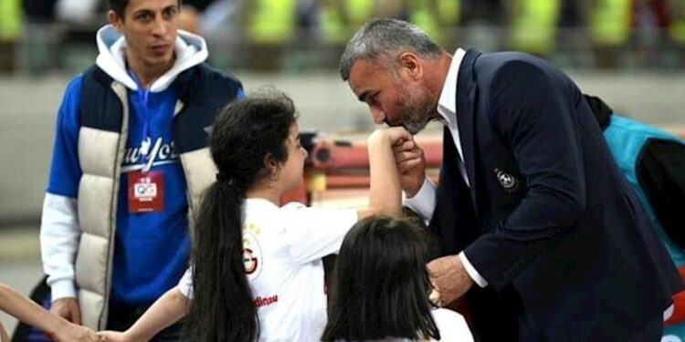 Qurban Qurbanov şəhidimizin qızları ilə… – Foto