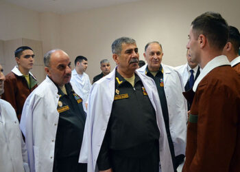 Zakir Həsənov yaralı hərbçilərimizlə görüşdü – Fotolar