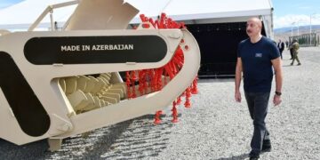 Prezident “Araz Vadisi İqtisadi Zonası”ndakı işlərlə tanış olub, bir neçə müəssisənin təməlini qoyub – FOTO