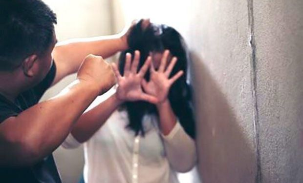 Reabilitasiya Mərkəzinə gəlib arvadını döydü