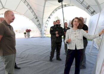 Dövlət başçısına Laçın şəhərinin Baş planı təqdim olundu