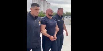 Qazinin çənəsini sındıran idmançı saxlanıldı – Video