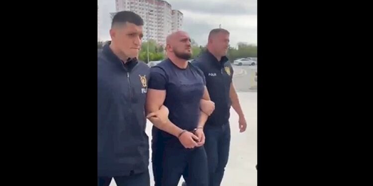 Qazinin çənəsini sındıran idmançı saxlanıldı – Video