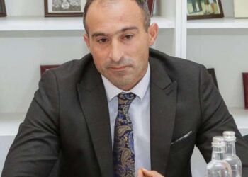 Kürdəmir Regional Mədəniyyət İdarəsinin rəhbərliyi musiqi müəlliminin qızını məktəbdən çıxartdırıb – QALMAQAL