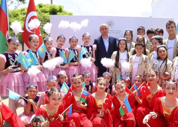 Emin Əmrullayev uşaqları Şuşadan təbrik etdi – Video