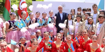 Emin Əmrullayev uşaqları Şuşadan təbrik etdi – Video