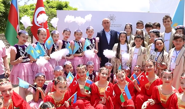 Emin Əmrullayev uşaqları Şuşadan təbrik etdi – Video