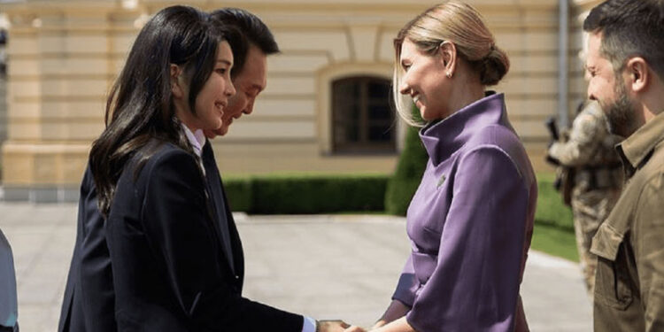 50 yaşlı birinci xanım görünüşü ilə ukraynalıları heyrətə saldı