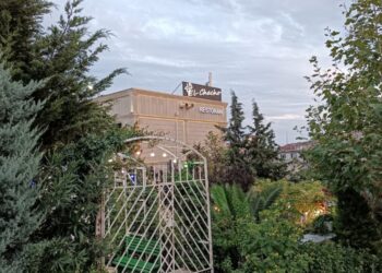 Park ərazisindəki restoranın tüstüsü vətəndaşların istirahətinə mane olur – VİDEO