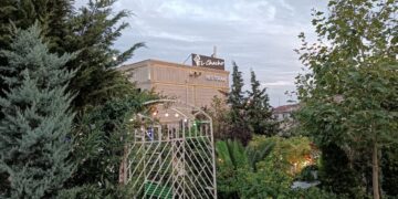 Park ərazisindəki restoranın tüstüsü vətəndaşların istirahətinə mane olur – VİDEO