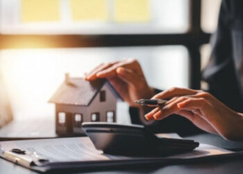 Nazirliyin 11 milyon manatlıq ev aldığı iş adamları kimdir?