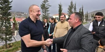 Prezidentlər və xanımları Füzulidə sakinlərlə görüşdülər