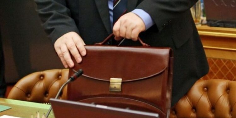 10-a yaxın icra başçısı yola salınır – ADLAR