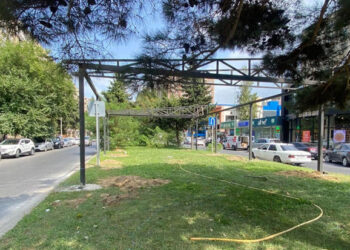 Paytaxtda yaşıllıq ərazi zəbt edilərək yerinə kafe tikilir? – FOTO