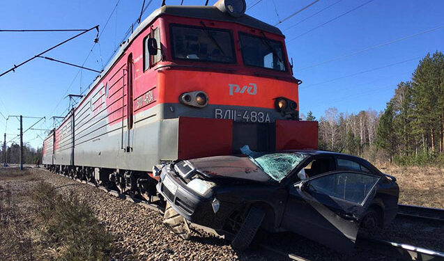 Avtomobil qatara çırpıldı – Xəsarət alanlar var