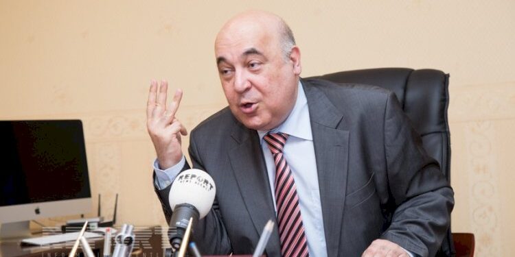 “Çingiz Abdullayev yazıçıya “yazuçu” deyir, amma AYB-nin katibidir” – Video