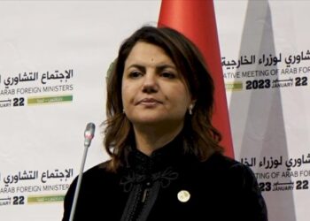 Xanım nazir onunla görüşdüyü üçün işdən çıxarıldı