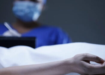 Yaşlı ər-arvadın eyni gündə ölümünün təfərrüatı: Qadın rəfiqəsinə zəng edib… – VİDEO