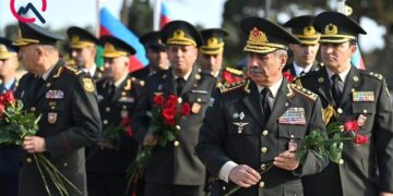 Müdafiə Nazirliyinin rəhbər heyəti Şəhidlər xiyabanını ziyarət etdi – Foto