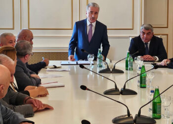 Zeynal Nağdəliyev yeni icra başçısını kollektivə təqdim etdi