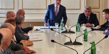 Zeynal Nağdəliyev yeni icra başçısını kollektivə təqdim etdi