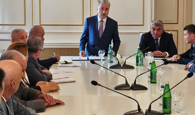 Zeynal Nağdəliyev yeni icra başçısını kollektivə təqdim etdi