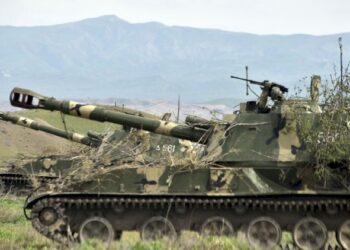 Ermənistan ağır texnikanı sərhədə yığdı